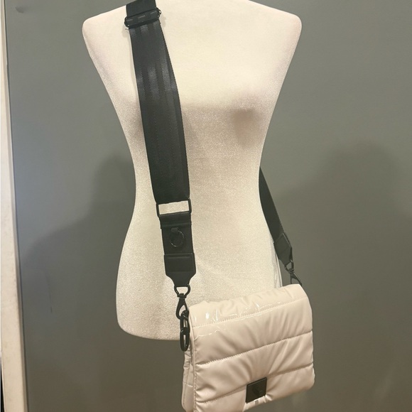 *PRE-OWNED* THINK ROYLN Downtown Crosswalk Glossy Crossbody Bag - Picture 8 of 10